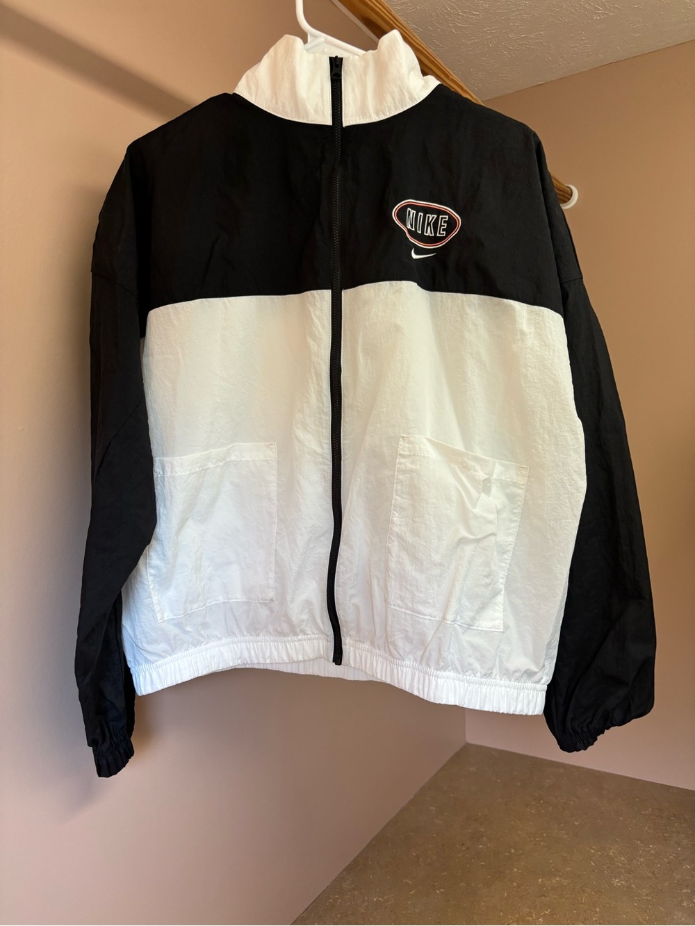 Nike Women's Black and White Colorblock Bomber Jacket Casual Workout Loungewear